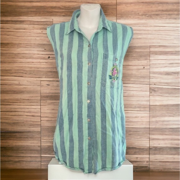 🤑10/$100 Short Circuit  wide stripe button down  floral embroidery blouse M - Picture 8 of 10